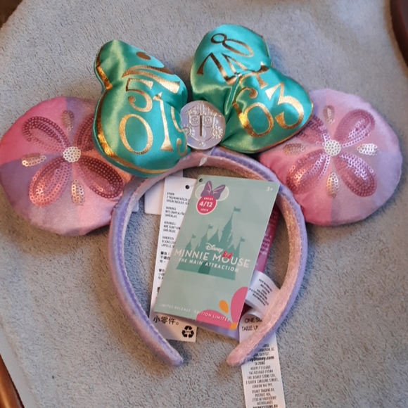 Disney Other - BNWT Minnie Mouse Main Attraction Small World Ears